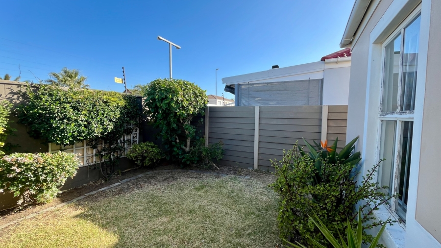 2 Bedroom Property for Sale in Whispering Pines Western Cape